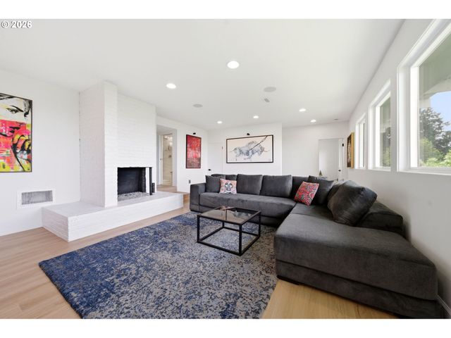 3065 Nw RIO VISTA Ter, Portland, OR 97210