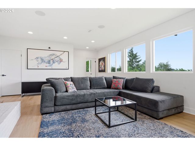 3065 Nw RIO VISTA Ter, Portland, OR 97210