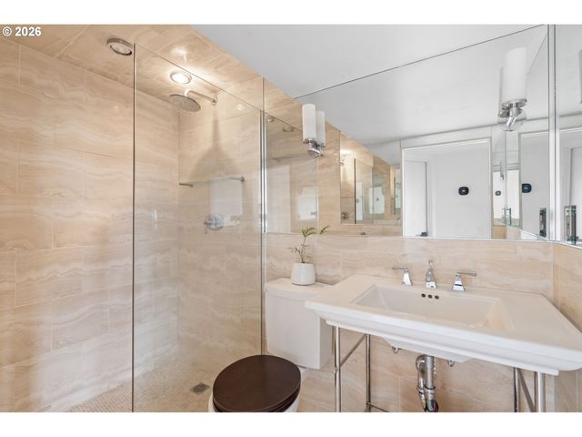 3065 Nw RIO VISTA Ter, Portland, OR 97210