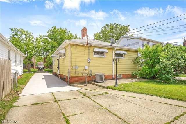 6150 Wareham Drive, Parma, OH 44129