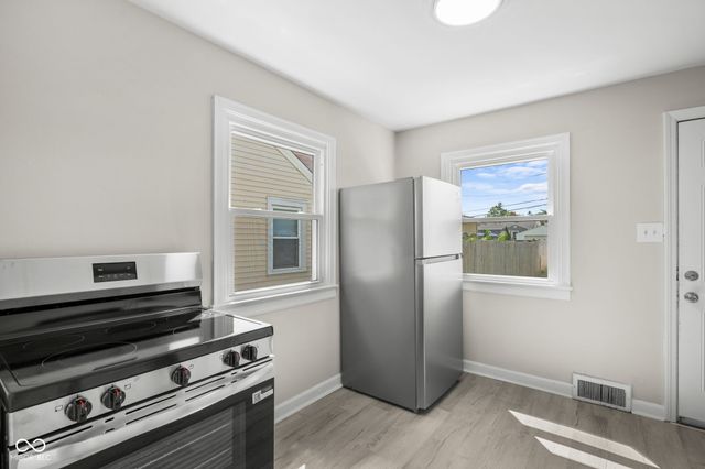 76 N 2nd Avenue, Beech Grove, IN 46107