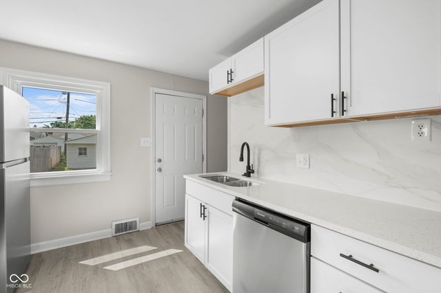 76 N 2nd Avenue, Beech Grove, IN 46107