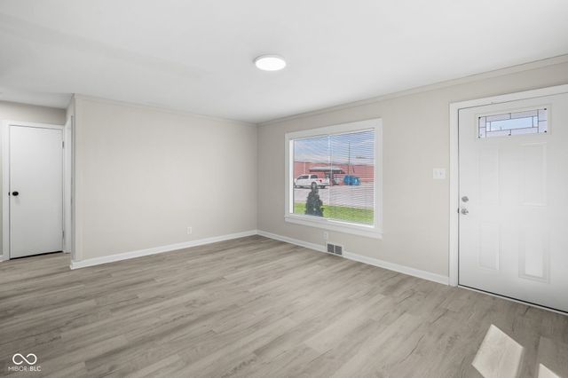 76 N 2nd Avenue, Beech Grove, IN 46107