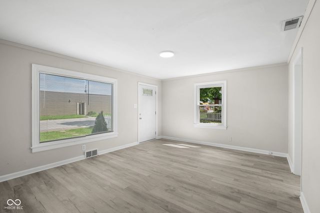 76 N 2nd Avenue, Beech Grove, IN 46107