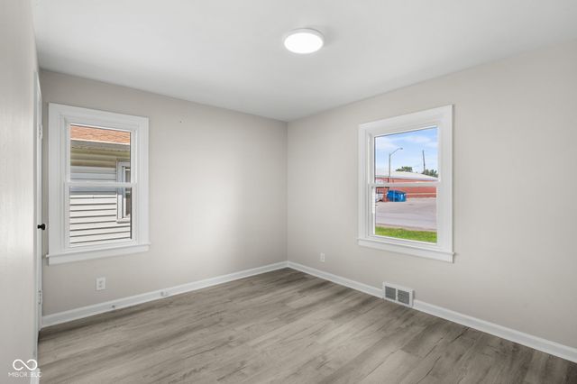 76 N 2nd Avenue, Beech Grove, IN 46107