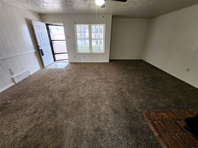 14732 Oakwood Lane, Balch Springs, TX 75180