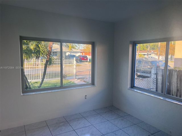 3090 NW 29th St, Miami, FL 33142