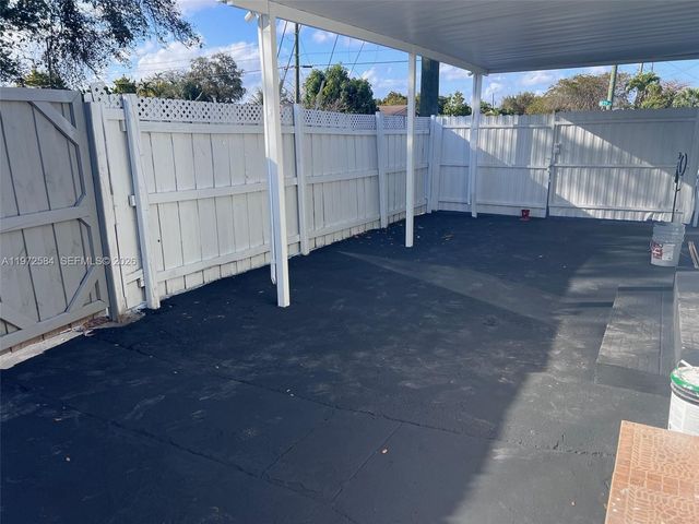 3090 NW 29th St, Miami, FL 33142