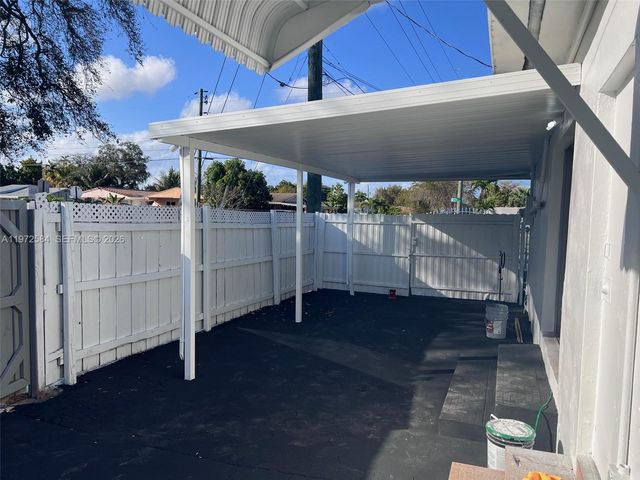 3090 NW 29th St, Miami, FL 33142