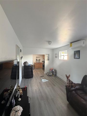 3090 NW 29th St, Miami, FL 33142