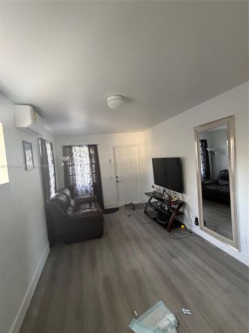 3090 NW 29th St, Miami, FL 33142