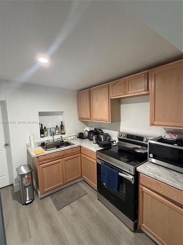 3090 NW 29th St, Miami, FL 33142