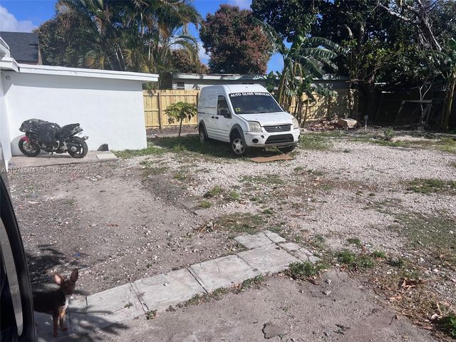 3090 NW 29th St, Miami, FL 33142