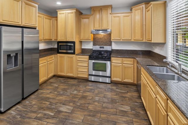1152 Marseille Ln, Roseville, CA 95747