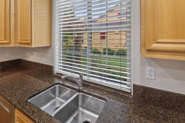 1152 Marseille Ln, Roseville, CA 95747