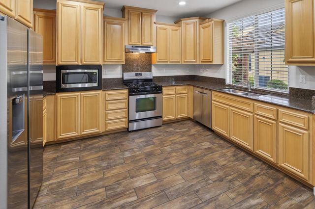 1152 Marseille Ln, Roseville, CA 95747