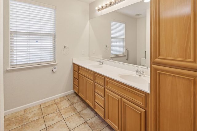 1152 Marseille Ln, Roseville, CA 95747