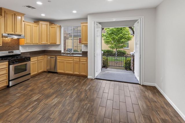 1152 Marseille Ln, Roseville, CA 95747