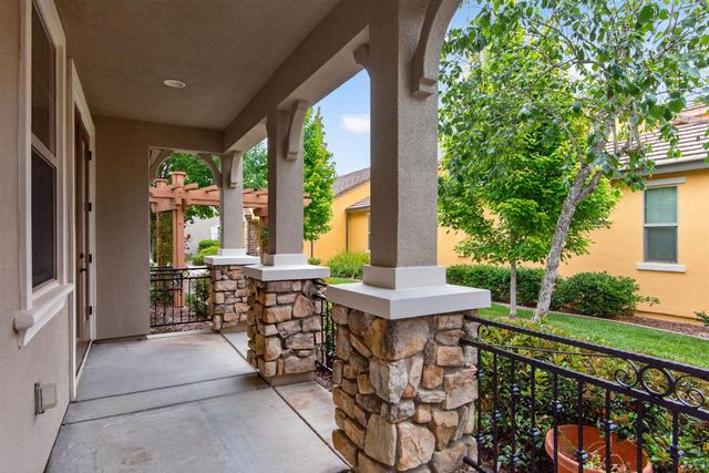 1152 Marseille Ln, Roseville, CA 95747