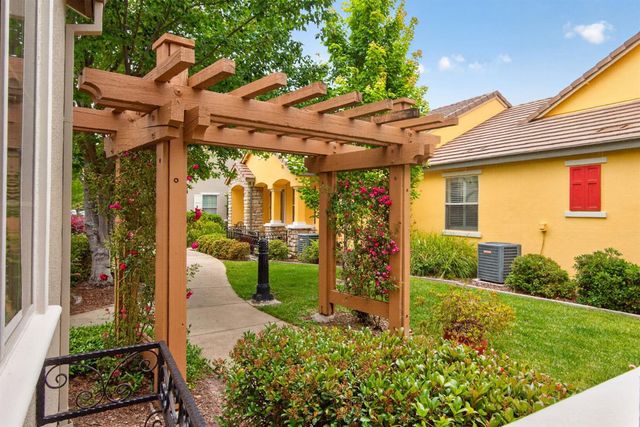 1152 Marseille Ln, Roseville, CA 95747