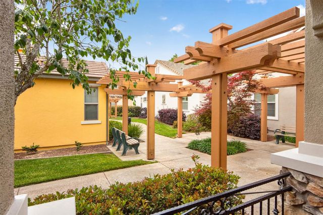 1152 Marseille Ln, Roseville, CA 95747