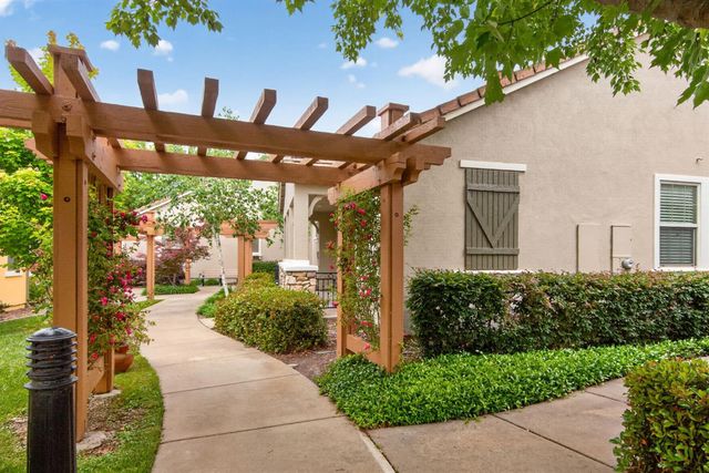 1152 Marseille Ln, Roseville, CA 95747