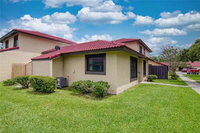 513 HUNTER CIRCLE 513, Kissimmee, FL 34758