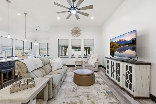 102 Hollow Terrace Court, Tomball, TX 77375