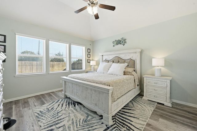 102 Hollow Terrace Court, Tomball, TX 77375