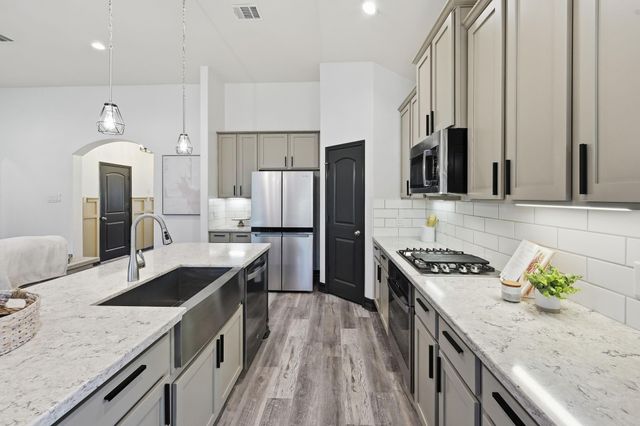 102 Hollow Terrace Court, Tomball, TX 77375