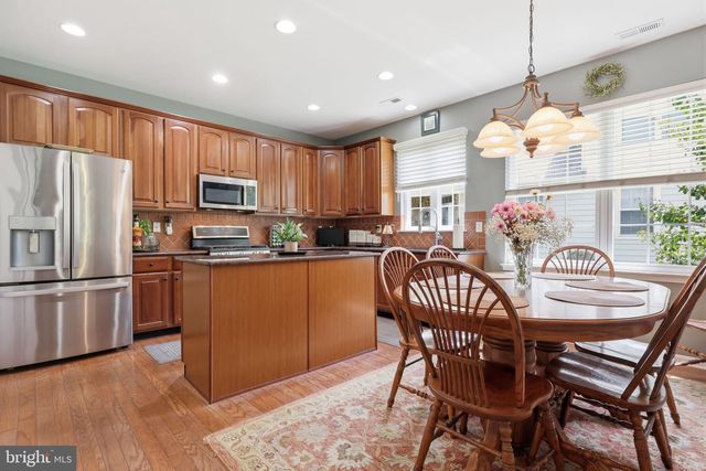 28 BLUEBONNET RD, Langhorne, PA 19047