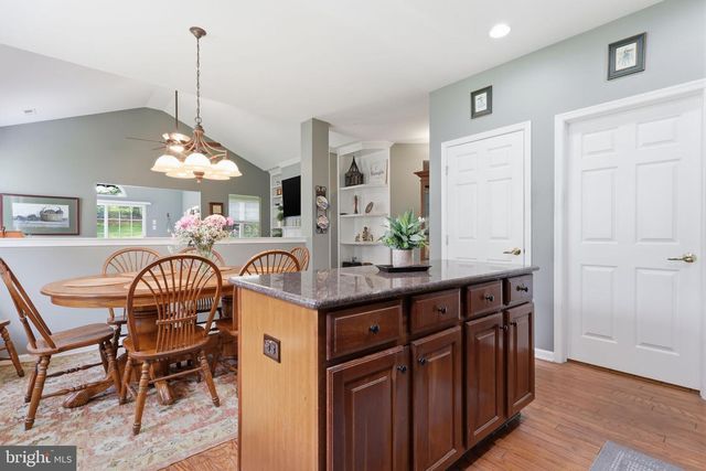28 BLUEBONNET RD, Langhorne, PA 19047