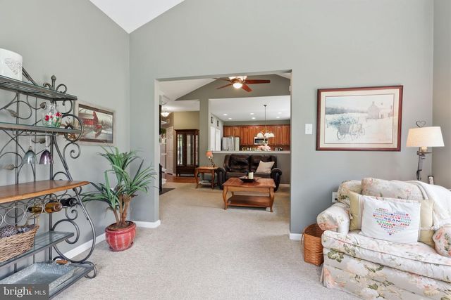 28 BLUEBONNET RD, Langhorne, PA 19047