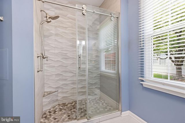 28 BLUEBONNET RD, Langhorne, PA 19047