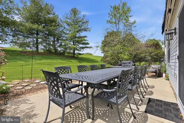 28 BLUEBONNET RD, Langhorne, PA 19047