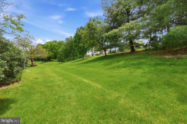 28 BLUEBONNET RD, Langhorne, PA 19047