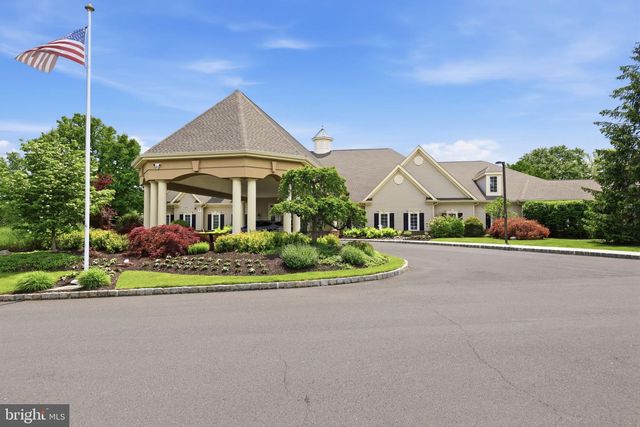 28 BLUEBONNET RD, Langhorne, PA 19047