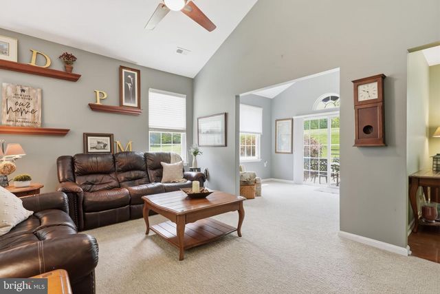 28 BLUEBONNET RD, Langhorne, PA 19047