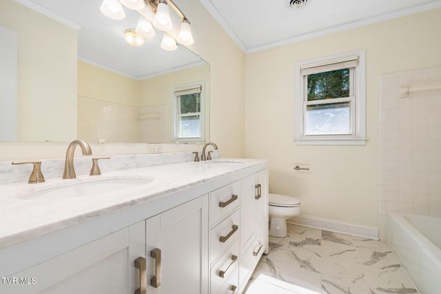 1712 Willowood Court, Johnson City, TN 37604