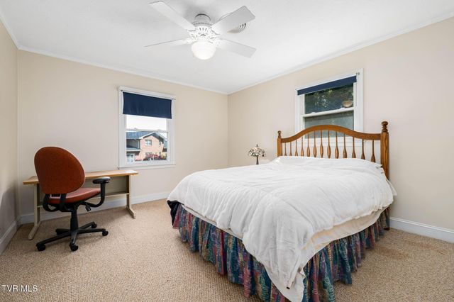 1712 Willowood Court, Johnson City, TN 37604