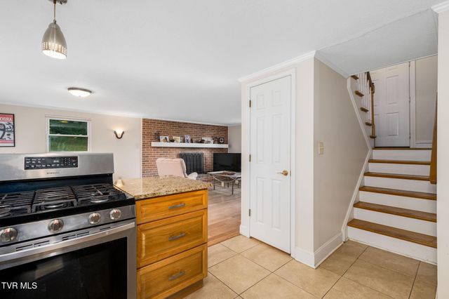 1712 Willowood Court, Johnson City, TN 37604