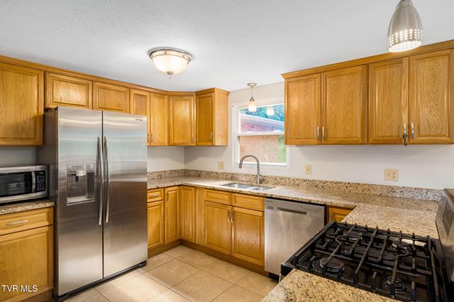 1712 Willowood Court, Johnson City, TN 37604