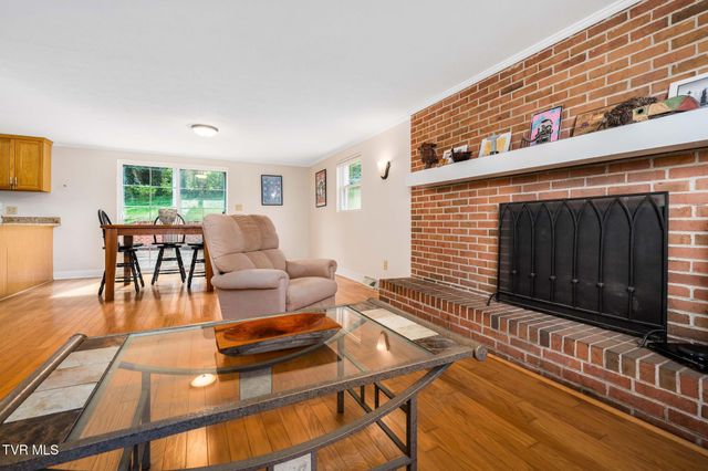 1712 Willowood Court, Johnson City, TN 37604