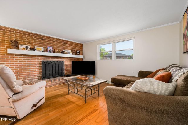 1712 Willowood Court, Johnson City, TN 37604