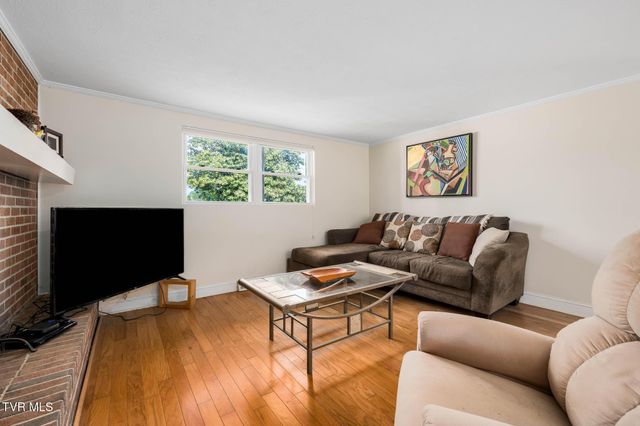 1712 Willowood Court, Johnson City, TN 37604