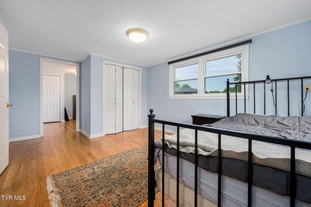 1712 Willowood Court, Johnson City, TN 37604