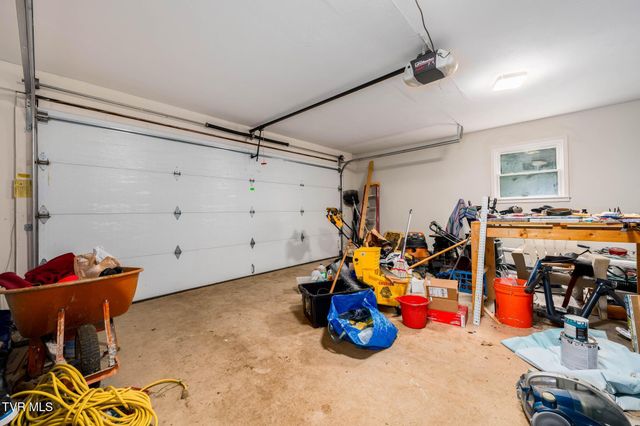 1712 Willowood Court, Johnson City, TN 37604