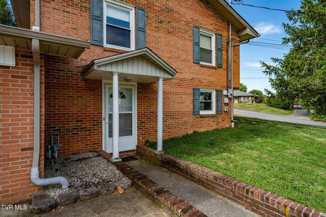 1712 Willowood Court, Johnson City, TN 37604