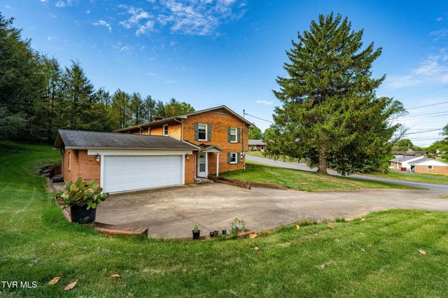 1712 Willowood Court, Johnson City, TN 37604