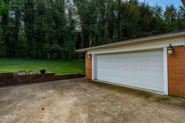 1712 Willowood Court, Johnson City, TN 37604